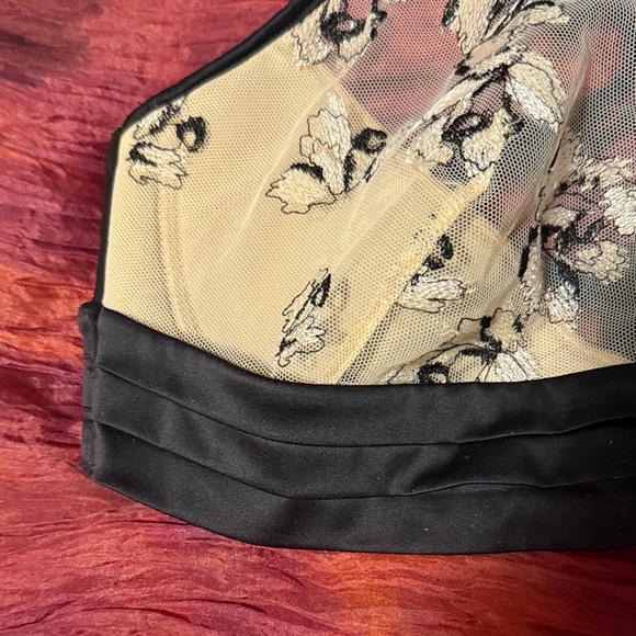 Calvin Klein CK Black Tempt Unlined Plunge Bra Black Floral Embroidered Shear - Picture 5 of 6